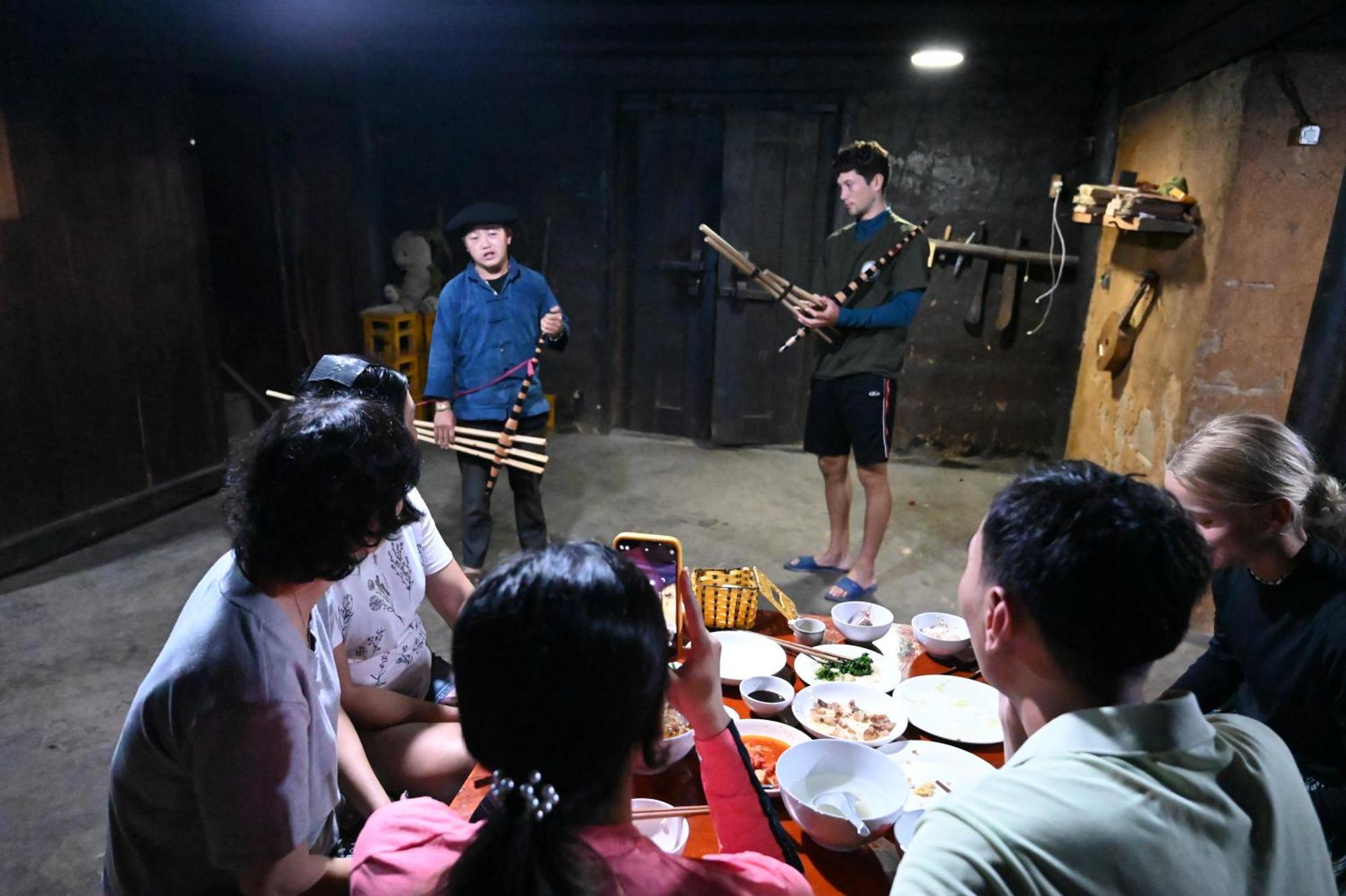 Nha Co Lao Xa Homestay Hmong & Bungalow Air Conditioner Dong Van  Buitenkant foto