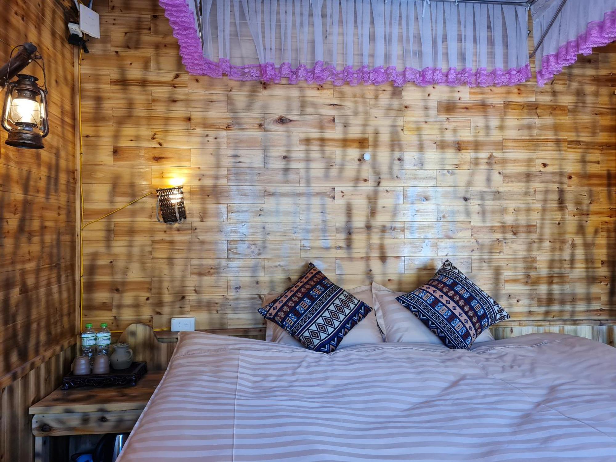 Nha Co Lao Xa Homestay Hmong & Bungalow Air Conditioner Dong Van  Buitenkant foto